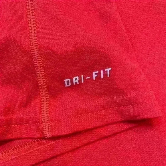 Nike Woman’s Tampa Bay Buccaneers Shirt - Picture 5 of 6